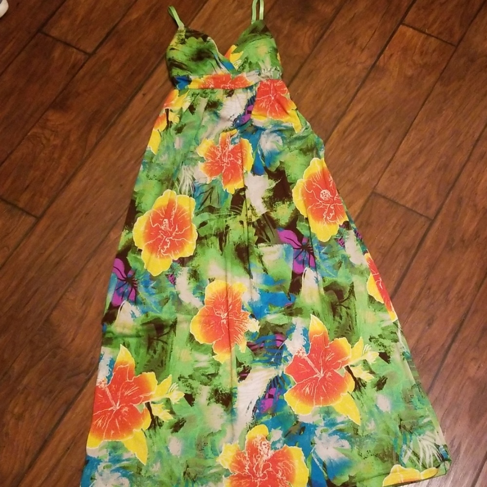 NWOT Juniors maxi dress
